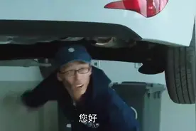 心火：美女穿包臀裙修车，没想到裙底走光，精彩了视频封面