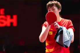 中日对决，王曼昱直落三局横扫张本美和，中国女乒提前包揽四强视频封面