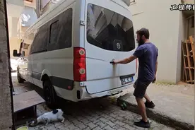 淘来一台二手大众车，将它爆改成移动房车，完工的那刻太震撼了视频封面