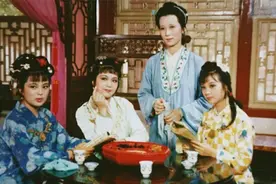 巧姐儿流落烟花巷后，李纨明明有能力帮助，可为何却见死不救呢？视频封面