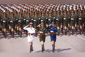 各国女兵阅兵对比，当中国人民解放军女兵惊艳出场时，真的太震撼视频封面
