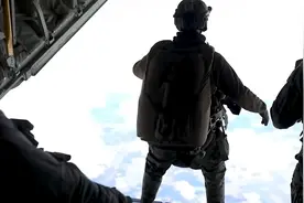 北约“波罗的海行动”军演打响，美军精锐演练空降突击视频封面