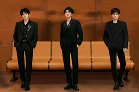 TFBOYS十周年演唱会抢票将开启，黄牛带头涨价，线上票价或过百视频封面