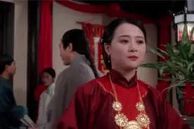 大庭广众下杀了人，老太爷要去报官，豹子头雷豹：我就是官
