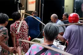 3000人湖南到贵州跨省卖菜，菜价低到不敢想，每日收益七八十视频封面