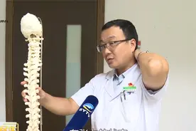 “吊脖子”治颈椎病  风险较大莫轻易尝试视频封面