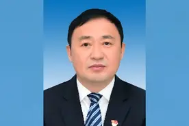于海宇任内蒙古鄂尔多斯代市长，此前担任自治区能源局局长视频封面