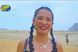 中国军机和埃及金字塔拍了游客照，旅埃华人华侨：特别自豪！视频封面