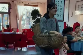 女子本弱为母则刚，在孩子面前再柔弱的女子也会变