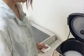 女友做好菜，男友却忘记焖饭