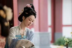 杨紫《国色芳华》开播大爆，首日广告多达12个，古装王炸实至名归视频封面