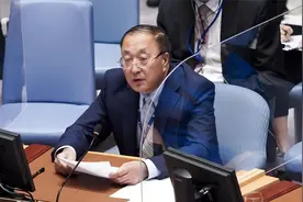 美国借巴以操控全球？中国代表撕开美国“遮羞布”，霸权丧钟敲响视频封面