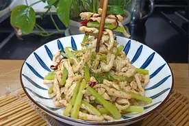 鸡胸肉像我这样炒好吃又嫩，香气浓郁，特别下饭视频封面