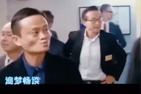 李嘉诚疯狂套现4000亿到国外，官媒体实名痛批，如今下场大快人心视频封面