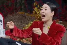 周深唱《春光灿烂猪八戒》，徐峥招牌动作一出，孙悦直接笑疯了！视频封面