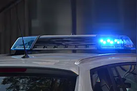 深圳龙华公安：男子在某广场附近持刀伤人，一伤者经抢救无效死亡视频封面