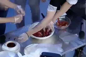 曾经陈晓亲手为赵丽颖剥虾，眼神都是宠溺，也许这就是爱情｜综艺视频封面