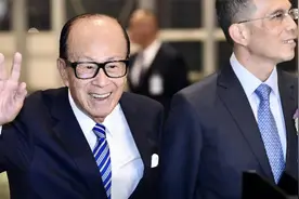 李嘉诚要卖43个港口给美国企业，《大公报》点名批评视频封面