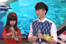 网红最萌兄妹差18岁，现场妹妹感动的落泪，太感动了!视频封面