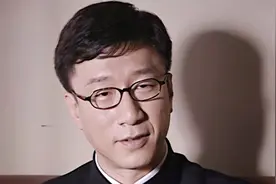 跟余则成喝酒的两个军统叛徒：戴笠下令，八枪打穿了他们四肢和头视频封面