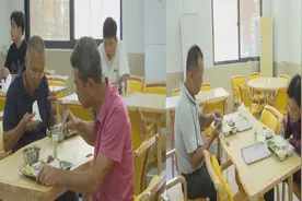 暖胃又暖心！长者食堂菜价实行差异化补贴，还有送餐上门服务视频封面