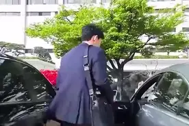 一口气看高分韩剧《制作人》，当红女星爱上钢铁直男，太下饭了视频封面