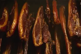 晶莹透亮，柏树烟熏96小时，来自深山的四川腊肉，肉香扑鼻巨解馋视频封面