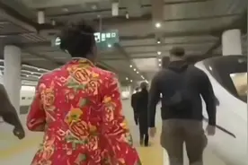 甲亢哥speed第一次坐中国和谐号，震惊竟然有网络视频封面