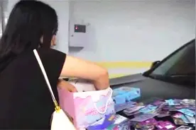 女孩偷拿八千元买卡牌盲盒，家长要求商家退款被拒，该如何维权？视频封面