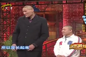 岳云鹏偶遇河南老乡，身高差距成最瞩目的焦点视频封面