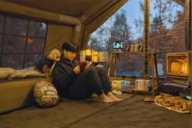 带着我的小狗露营，在豪华大帐棚里面煮美食，抱着小狗暖呼呼睡觉视频封面