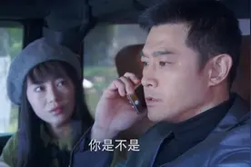 付出：妻子跟朋友吃饭，突然收到闺蜜短信直接崩溃，要跟丈夫离婚视频封面