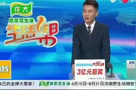 奇葩！男子边开车边喝酒，一手拿啤酒一手握方向盘，交警都蒙圈了视频封面