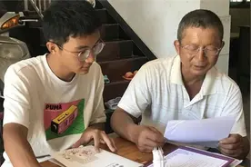 “寒门贵子”何润琪：707分夺湖南高考状元，抱着妈妈遗像上清华视频封面