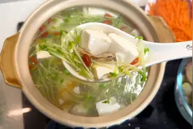 今日晚餐我家的三菜一汤，豆腐青菜汤，姜辣凤爪，干炒扁豆都好吃视频封面