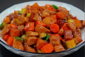 酱爆肉丁家常做法，掌握这两步是关键，肉丁腌制好才鲜嫩多汁入味视频封面