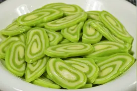 秋天了要多吃芹菜，教你1个神仙吃法，营养丰富，出锅不够吃视频封面