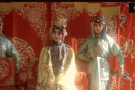 一曲《赤伶》惊艳戏腔！道尽悲欢，戏中情戏外人，凭谁说？视频封面