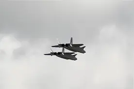 2023年空军航空开放活动·长春航空展，歼-20双机对冲和双机俯冲视频封面