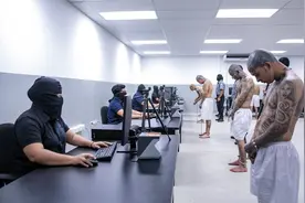 萨尔瓦多监狱内部实录——世界上最热的监狱视频封面