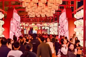 国办：鼓励将带薪年休假与传统节日等相结合 安排错峰休假视频封面