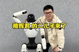 稚晖君发布智元“灵犀 X2”视频，复杂交互能力的“灵动机器人”视频封面