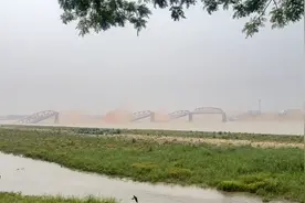 直击缅甸7.9级地震，震中附近地标阿瓦桥部分坍塌坠江视频封面