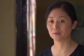 姑娘遭遇职场潜规则，回家不敢跟家人说，把自己关房间里哭视频封面