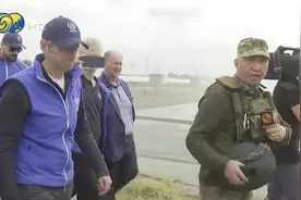 凤凰记者讲述俄乌战地记者酸甜苦辣：命悬一线，枪弹无阻按时发稿视频封面