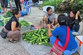 农村生活两个女人同时爱上一个男人该怎么办。视频封面
