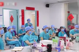 00后孕妈产检发现胎儿畸形，却执意选择保胎，孩子生下来瞬间傻眼视频封面