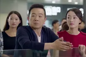 爸爸机场接女儿，谁知女儿出场造型太惊艳，爸爸吓坏了视频封面