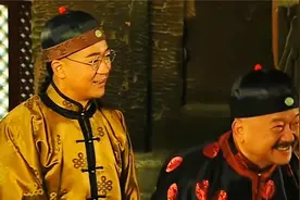 和珅用对联来拍乾隆马屁，直接把纪晓岚给恶心吐了视频封面