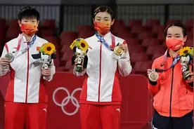 第1惊喜！国乒包揽WTT男女单打冠军，喜夺得金牌！视频封面